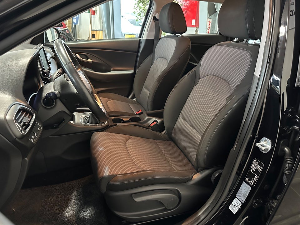 Hyundai i30 1,0 T-GDi Life Komfort stc. Van 5d