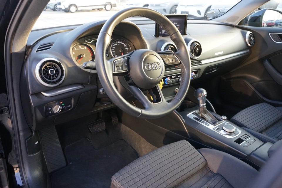 Audi A3 35 TFSi S-line Sportback 5d