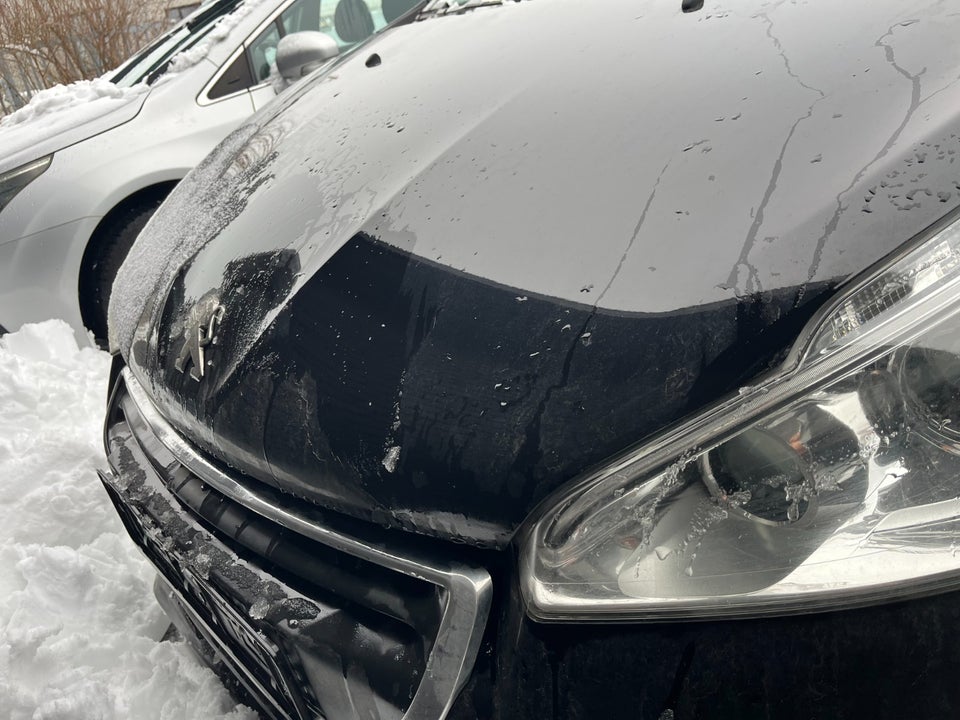 Peugeot 208 1,2 VTi 82 Supreme Sky 5d