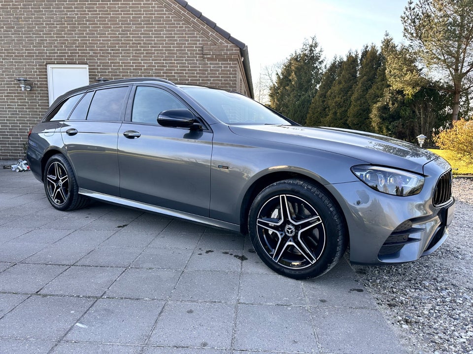 Mercedes E300 de 2,0 AMG Line stc. aut. 4Matic 5d