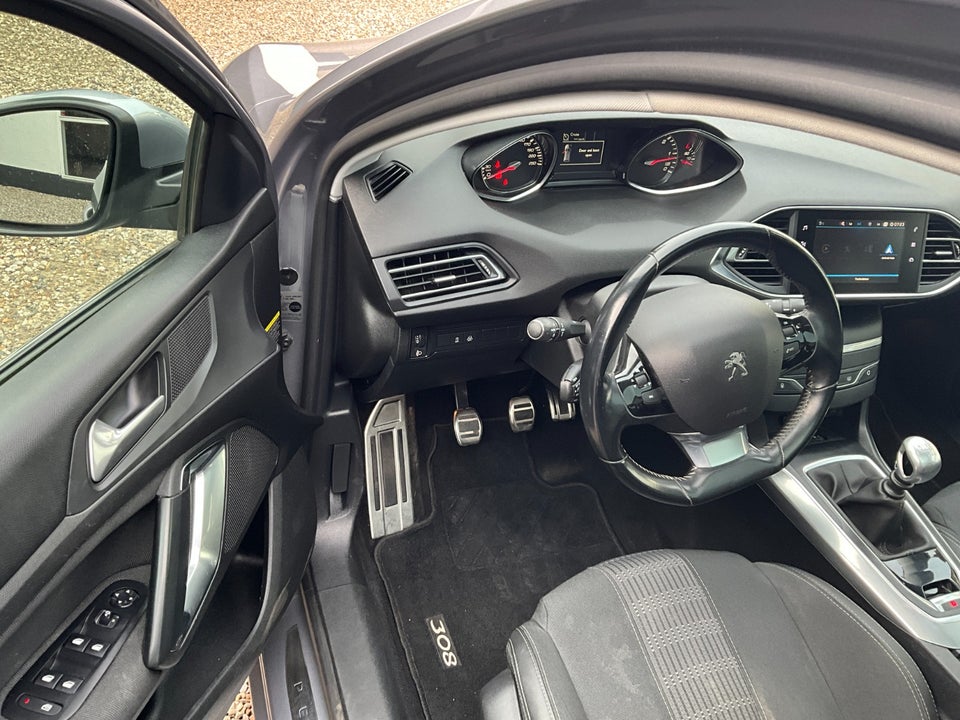 Peugeot 308 1,5 BlueHDi 130 Selection Sky SW 5d