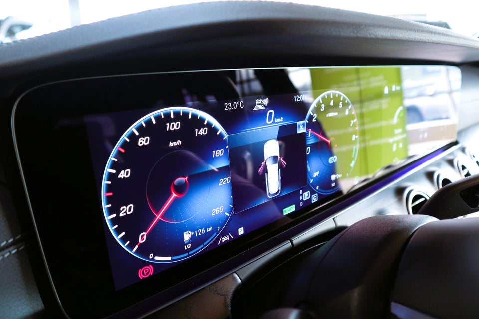 Mercedes E300 e 2,0 AMG Line stc. aut. 5d