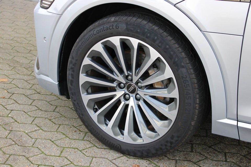 Audi e-tron 55 S-line quattro 5d