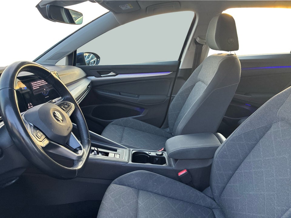 VW Golf VIII 1,5 TSi 130 Life Variant 5d