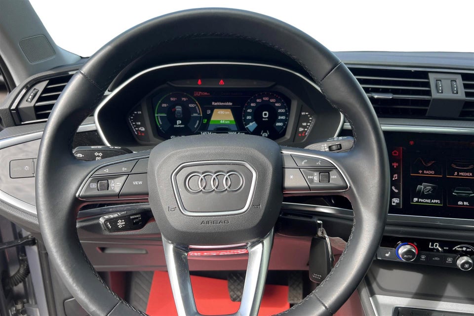 Audi Q3 45 TFSi e Attitude+ S-tr. 5d