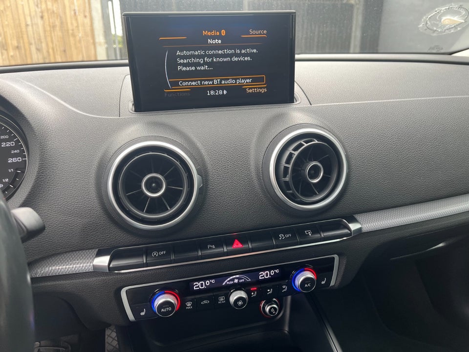 Audi A3 2,0 TDi 150 Ambiente Sportback 5d
