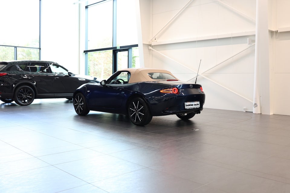 Mazda MX-5 2,0 SkyActiv-G 184 Roadster Kazari 2d