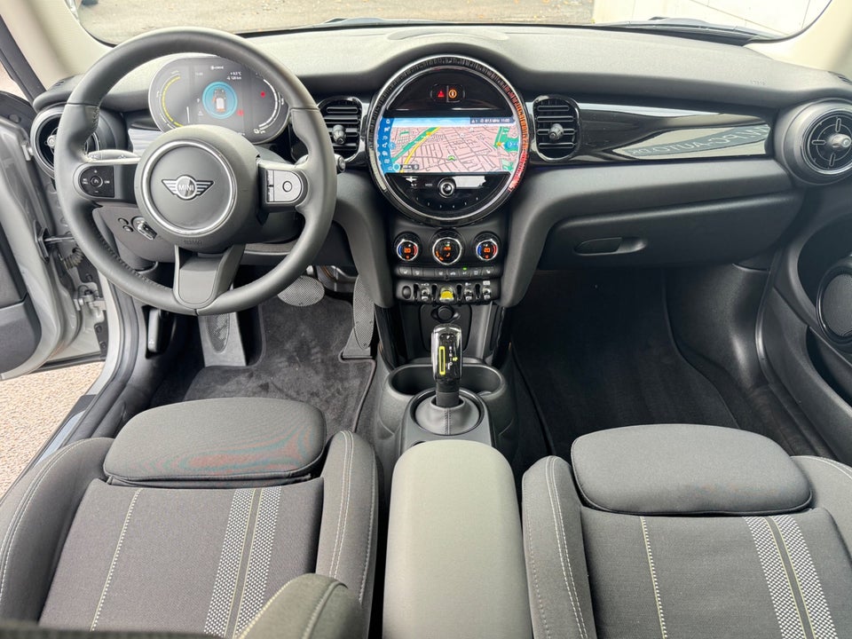 MINI Cooper SE Essential 3d