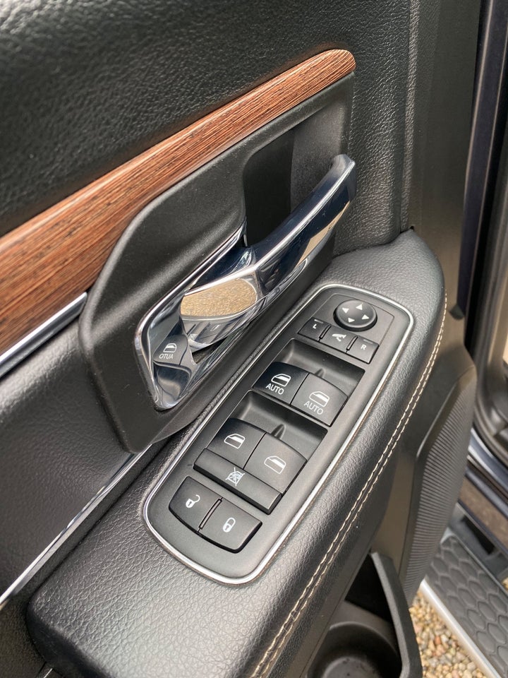 Dodge RAM 1500 5,7 V8 Laramie Crew Cab aut. 4x4 4d