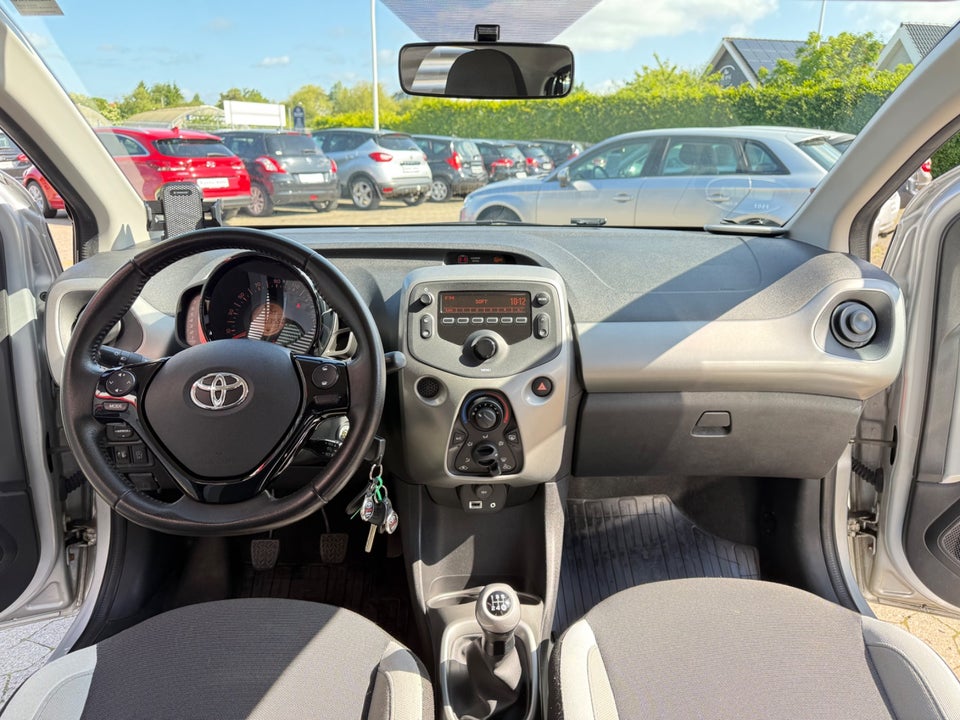Toyota Aygo 1,0 VVT-i x-play 5d