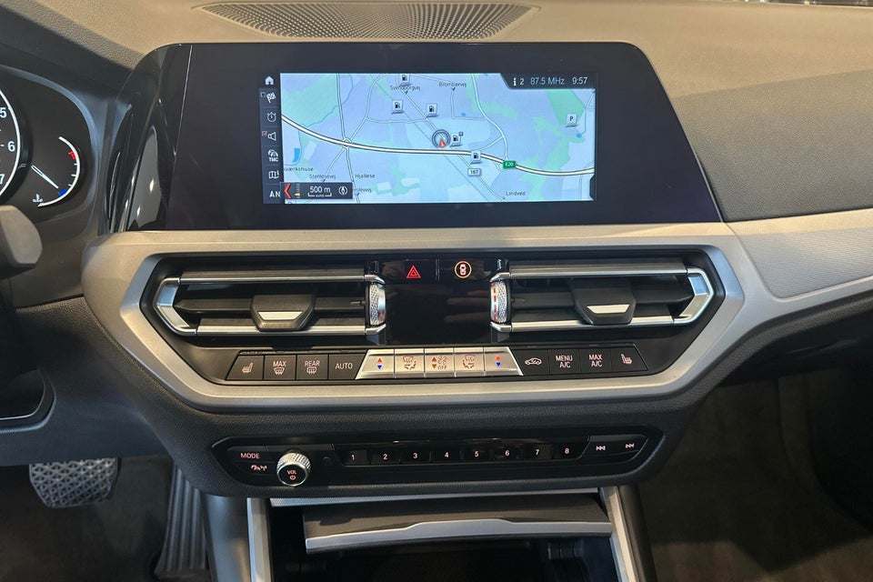 BMW 330i 2,0 Connected aut. 4d