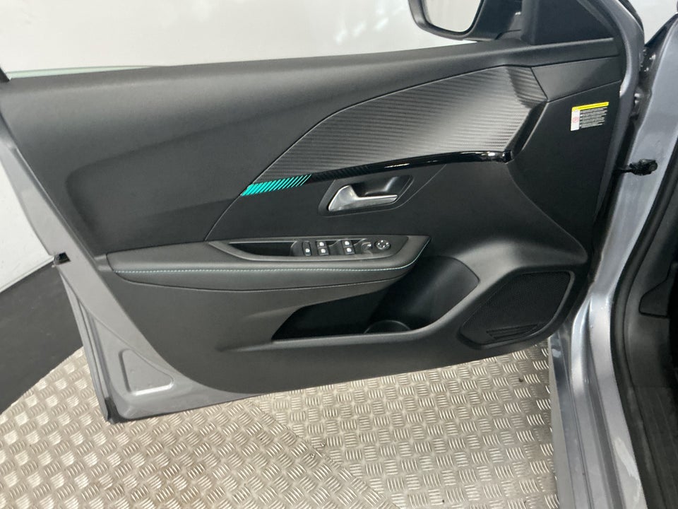 Peugeot e-208 50 Style 5d