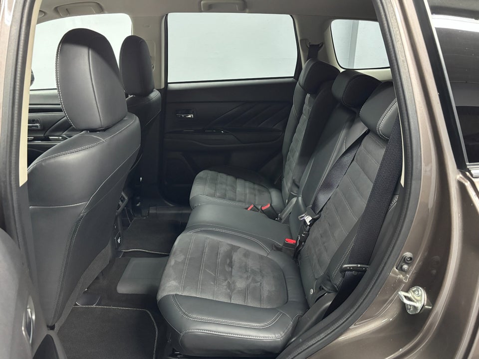 Mitsubishi Outlander 2,4 PHEV Intense CVT 4WD 5d