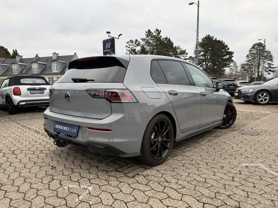 VW Golf VIII 1,5 GTE DSG 5d