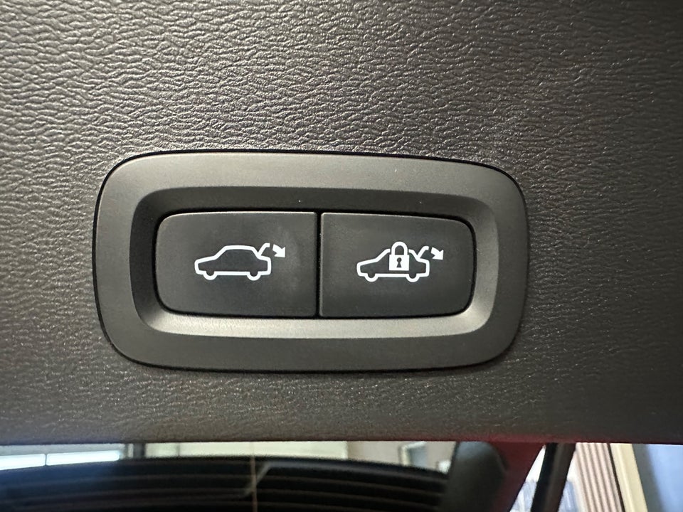 Volvo XC40 ReCharge Extended Range Plus 5d