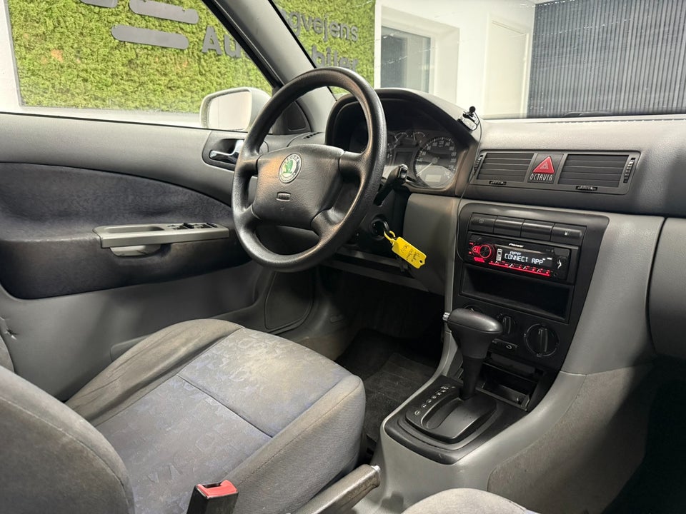 Skoda Octavia 1,6 LX Combi aut. 5d