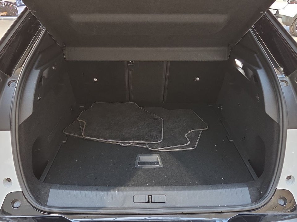 Peugeot e-3008 77 GT Pack 5d