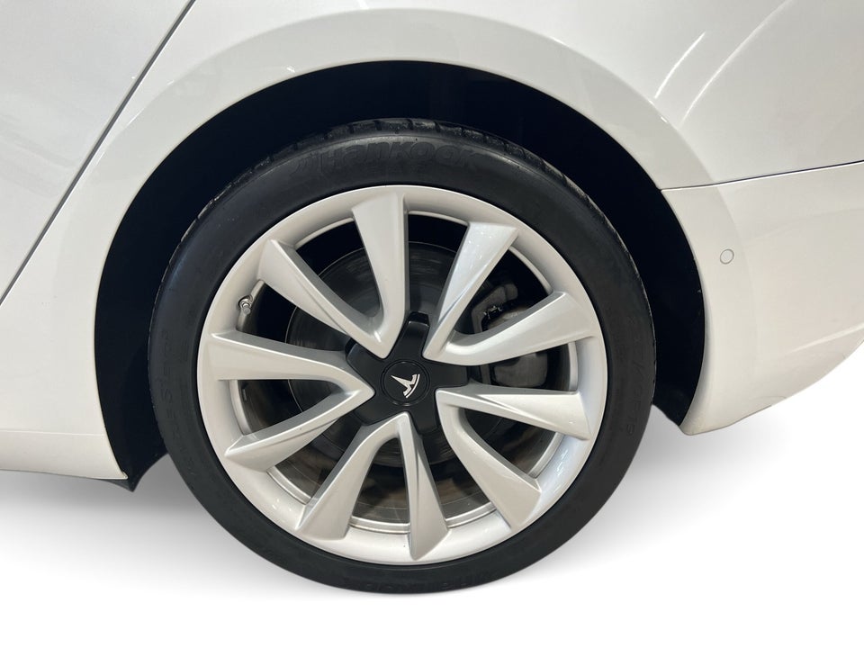 Tesla Model 3 Long Range AWD 4d