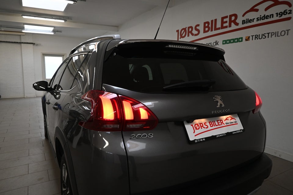 Peugeot 2008 1,2 e-THP 110 Selection Sky 5d