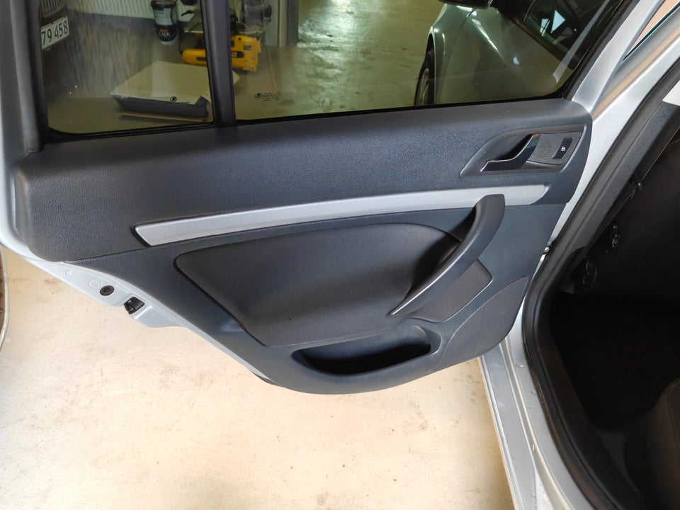 Skoda Octavia 1,6 TDi 105 Elegance Combi 5d