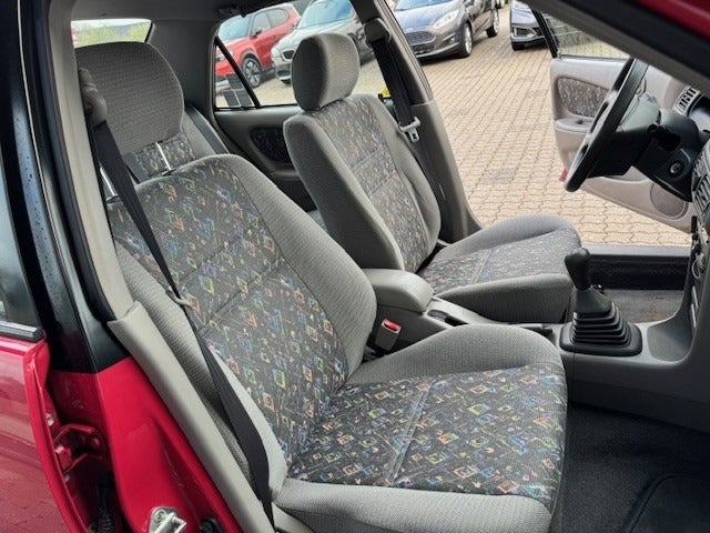 Toyota Corolla 1,3 Terra 4d