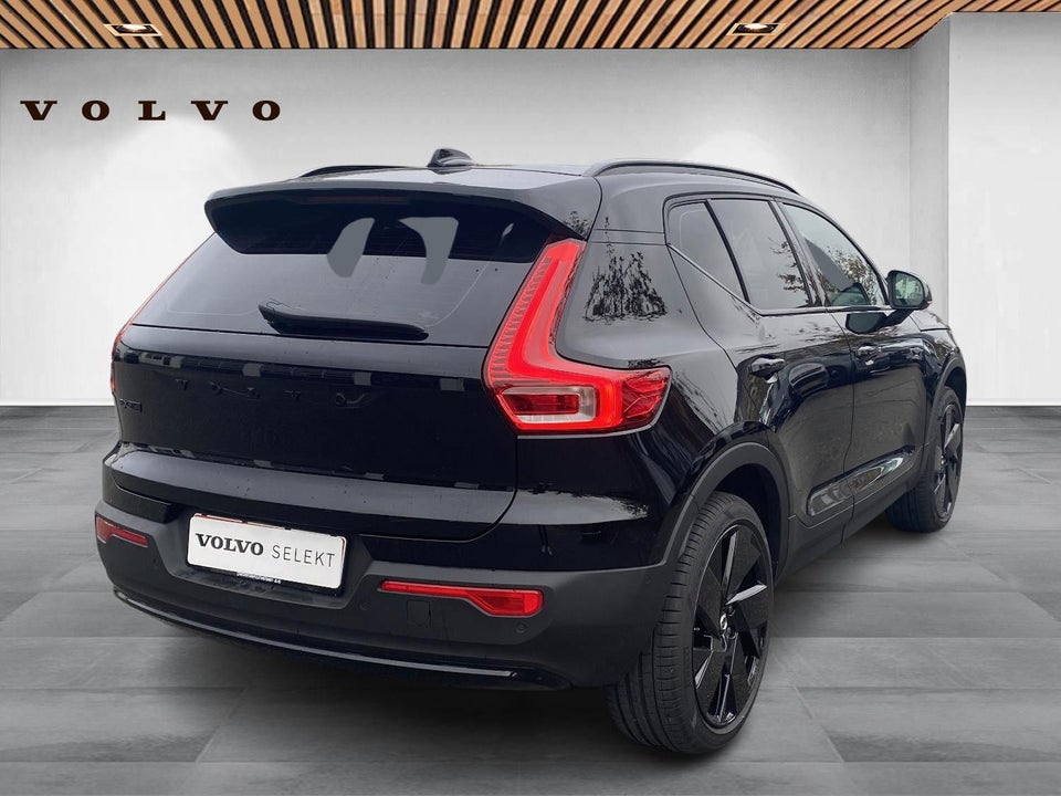 Volvo EX40 Extended Range Black Edition 5d