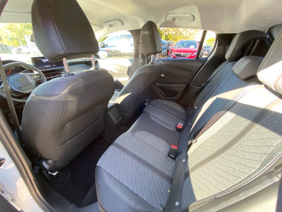 Peugeot 208 1,2 PureTech 100 Allure+ 5d