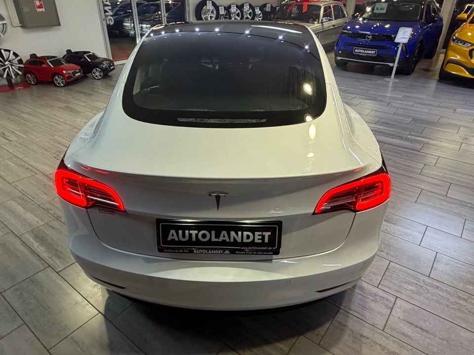 Tesla Model 3 Standard Range+ RWD 4d