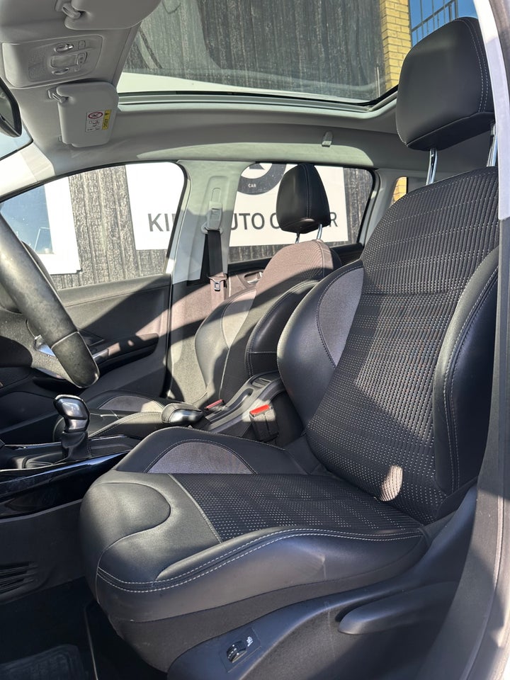 Peugeot 2008 1,2 PureTech 82 Selection Sky 5d