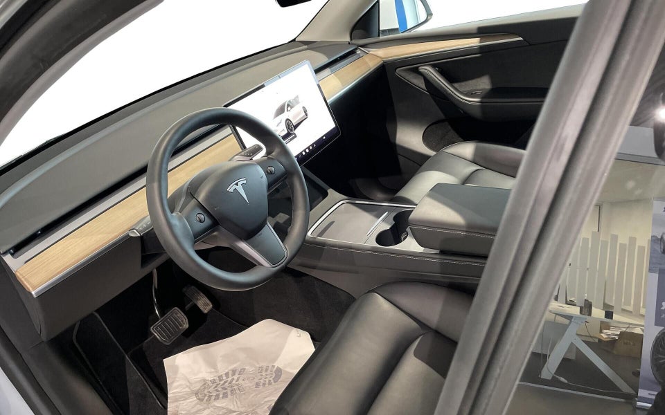 Tesla Model Y RWD 5d