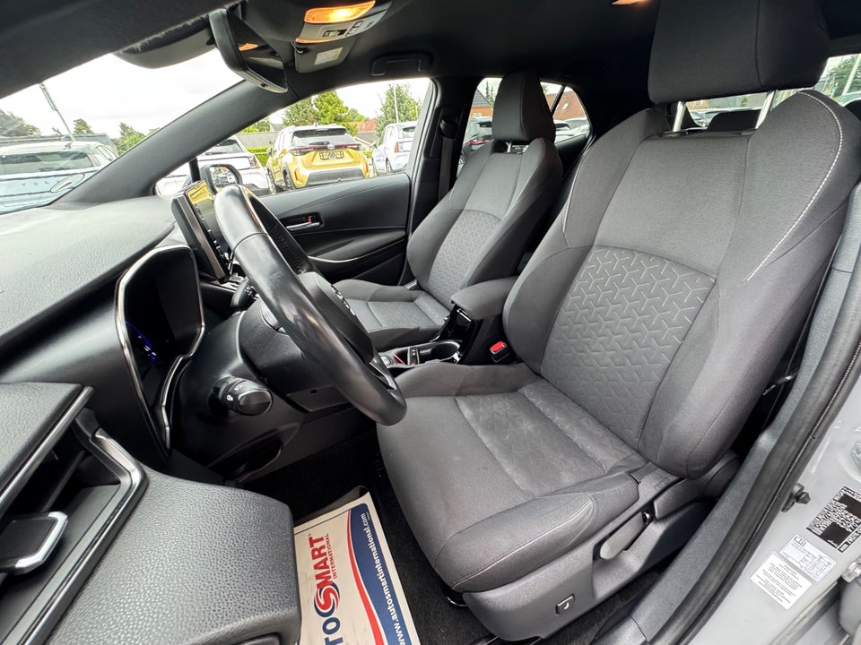 Toyota Corolla 1,8 Hybrid Premium Smart Design MDS 5d