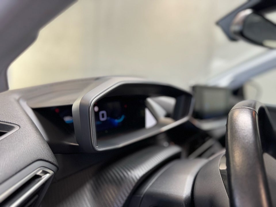 Peugeot 208 1,2 PureTech 100 Allure Sky 5d