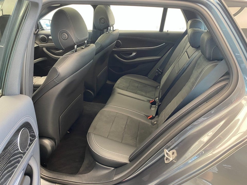 Mercedes E300 de 2,0 AMG Line stc. aut. 4Matic 5d