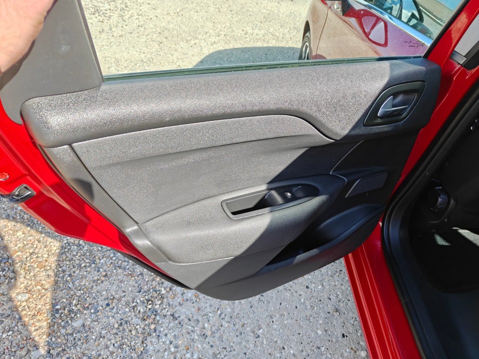 Citroën C4 1,6 BlueHDi 100 Feel Complet 5d