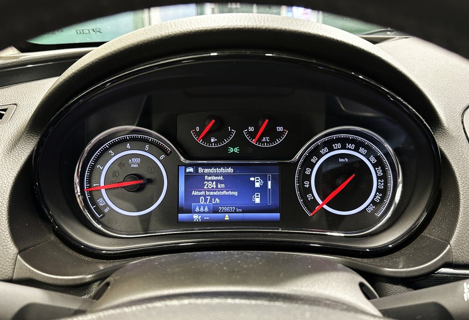 Opel Insignia 1,6 CDTi 136 Cosmo Sports Tourer 5d