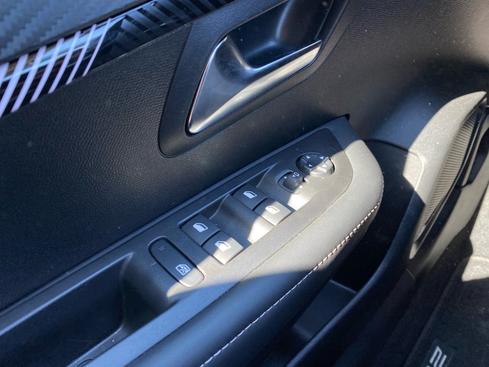 Peugeot 208 1,2 PureTech 100 Allure+ 5d