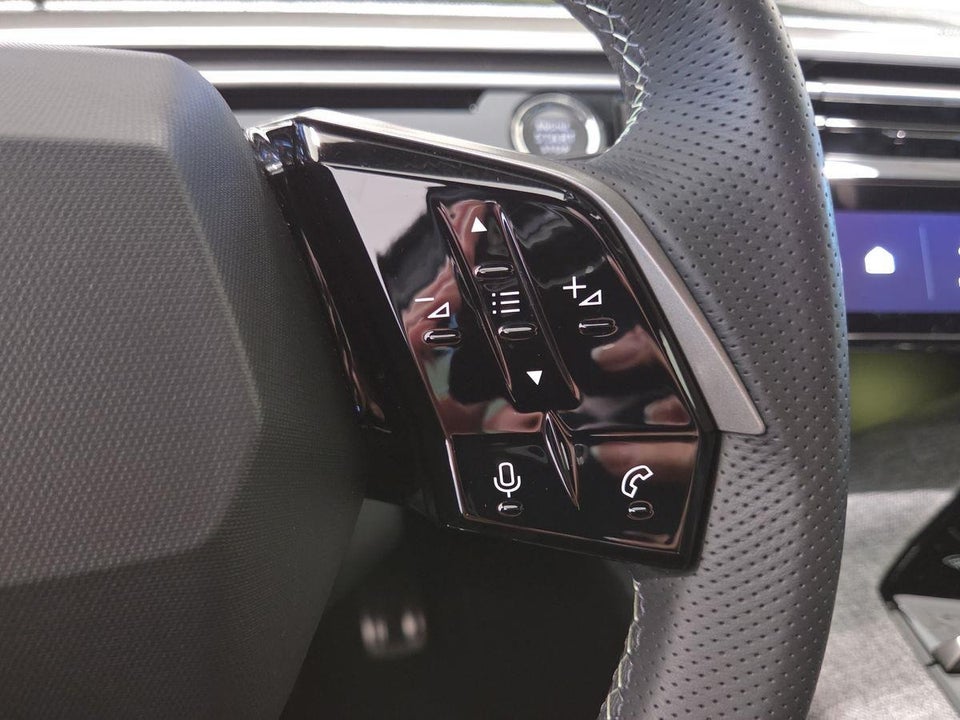 Peugeot e-3008 77 GT 5d