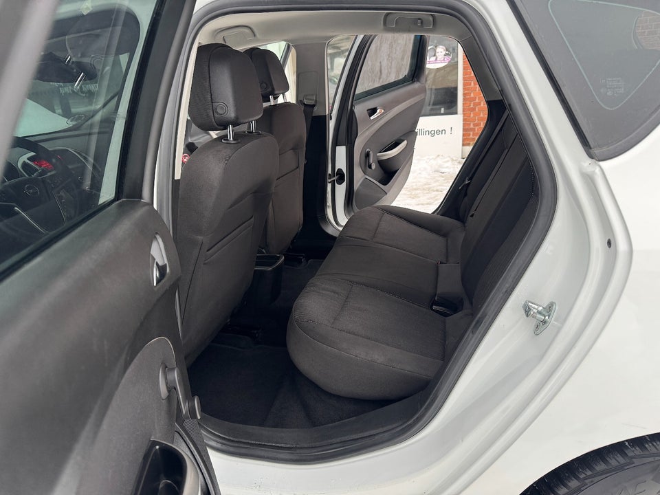 Opel Astra 1,4 T 140 Enjoy 5d