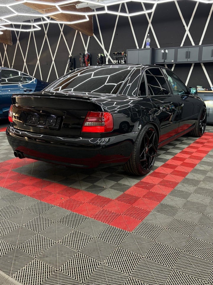 Audi A4 1,8 T quattro 4d