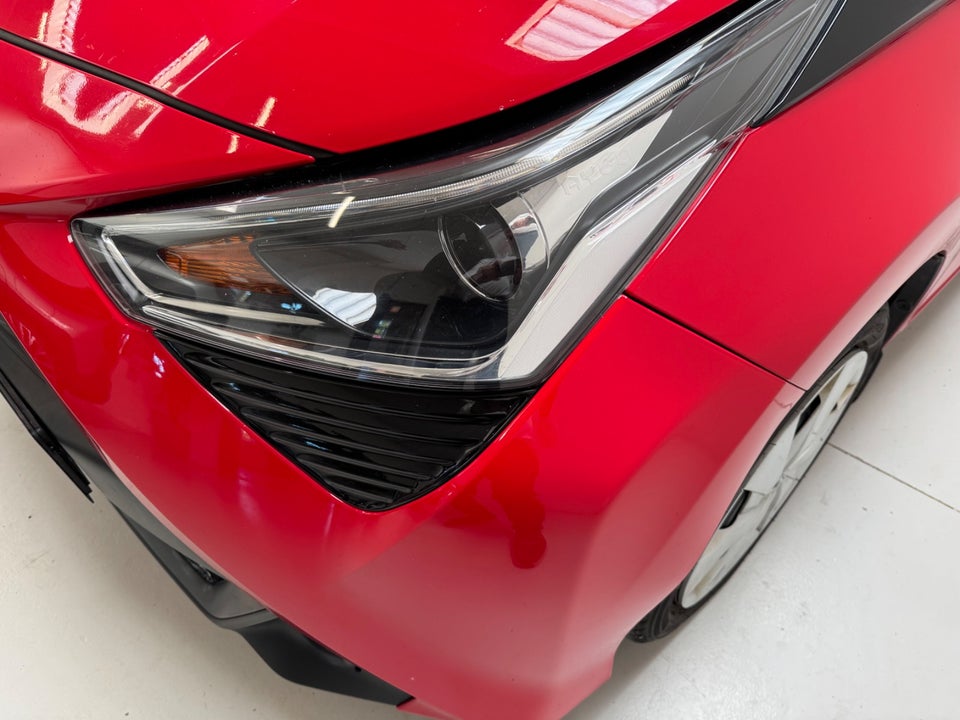 Toyota Aygo 1,0 VVT-i x-plore 5d