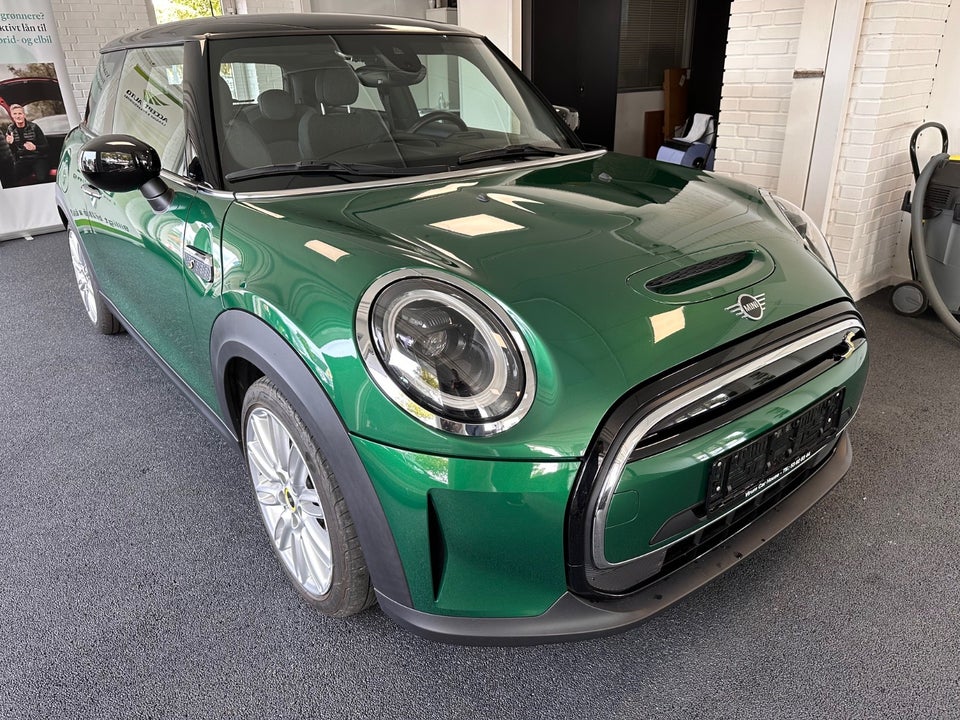 MINI Cooper SE Essential 3d