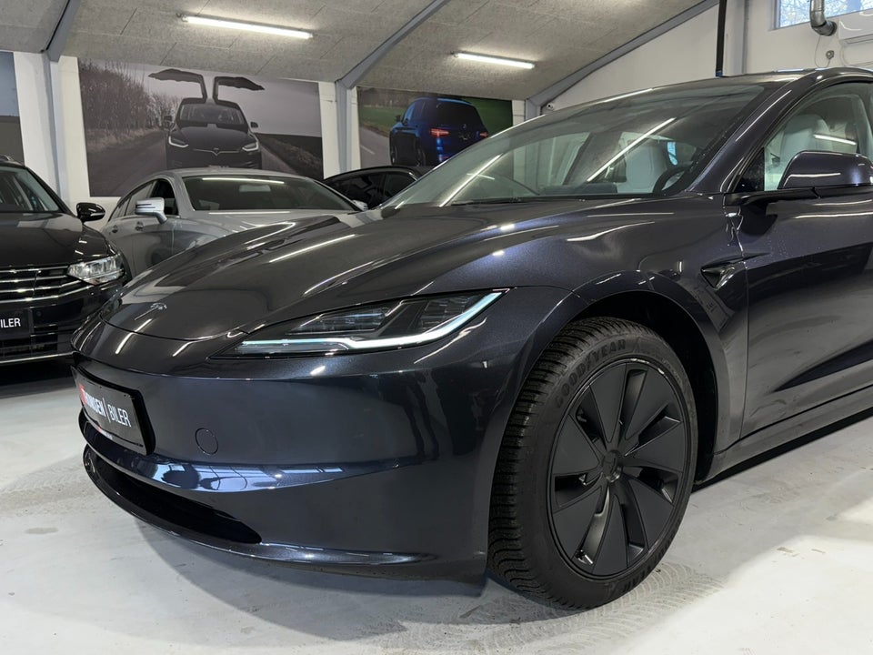 Tesla Model 3 Long Range AWD 4d