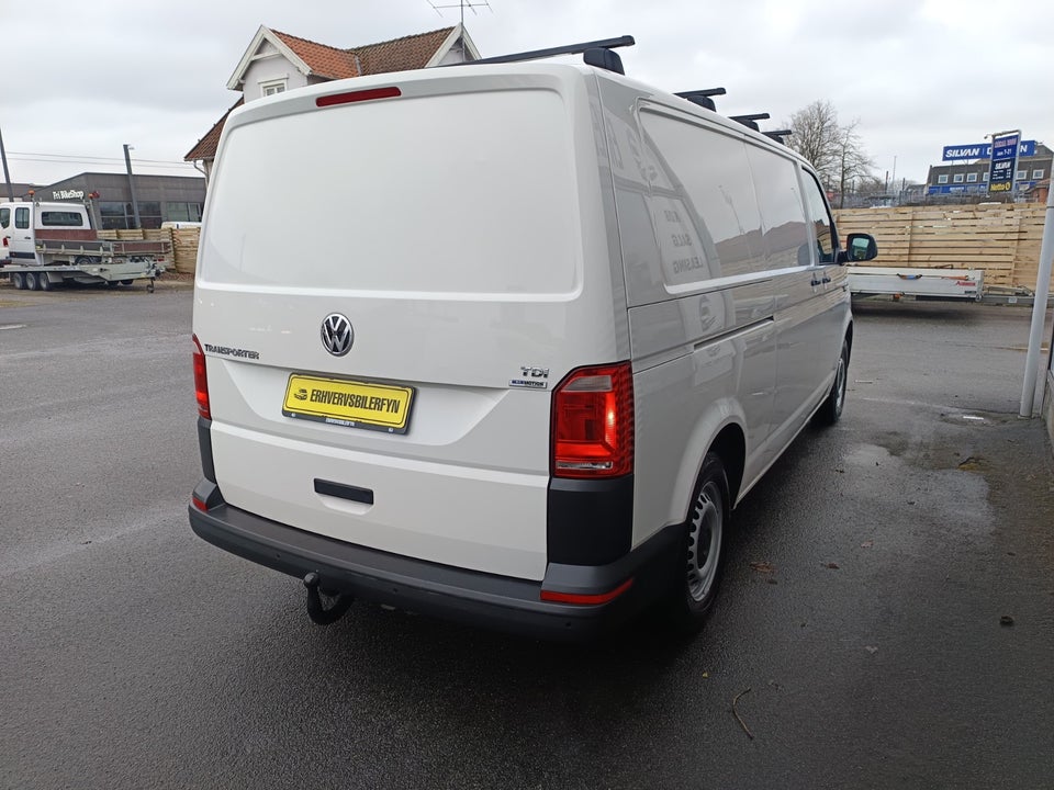 VW Transporter 2,0 TDi 102 Kassevogn lang