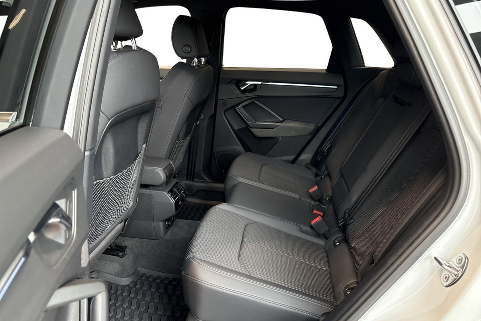 Audi Q3 45 TFSi e Attitude plus S-tr. 5d