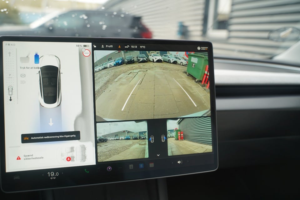 Tesla Model 3 Long Range AWD 4d