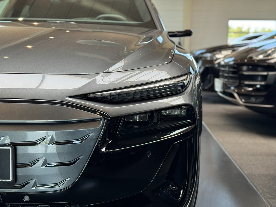 Audi S6 e-tron Avant quattro 5d