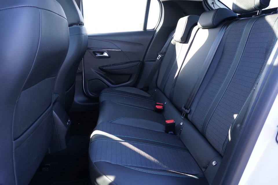 Peugeot 208 1,2 PureTech 100 Allure Sky 5d