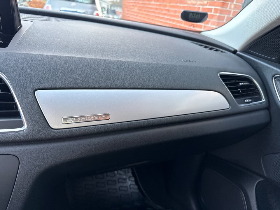 Audi Q3 2,0 TFSi 180 Design quattro S-tr. Van 5d