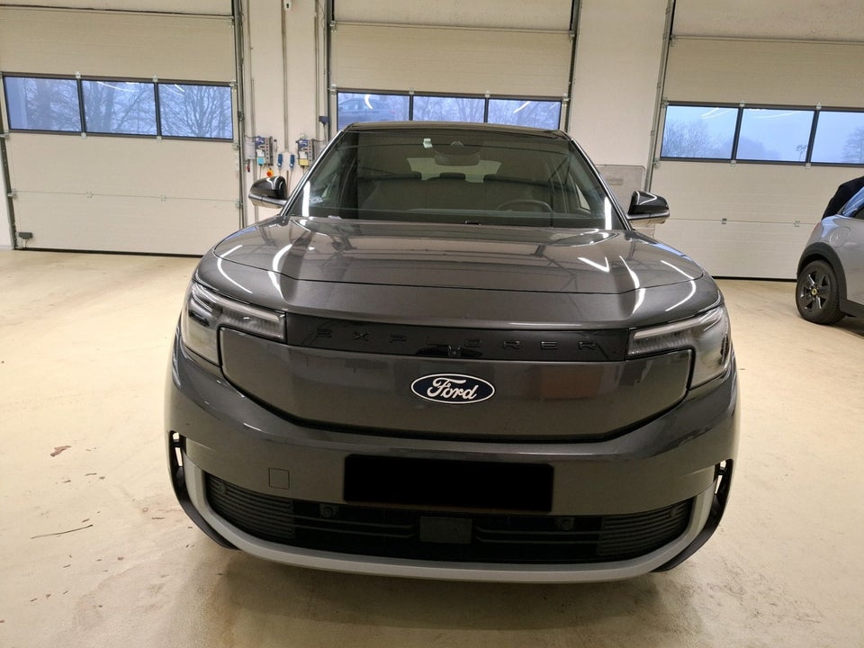 Ford Explorer 77 Premium Extended Range 5d