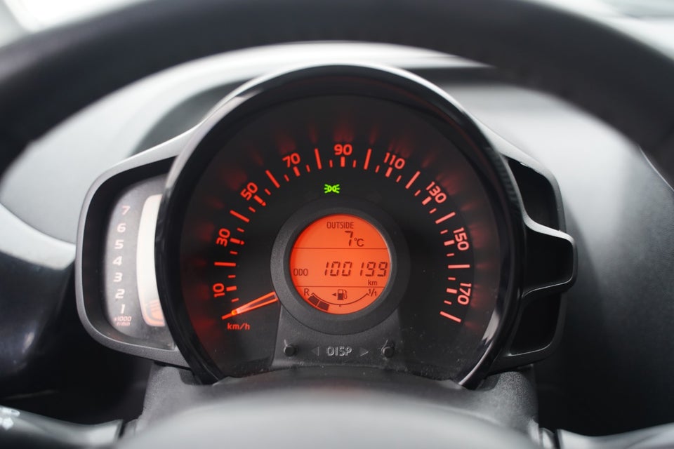 Toyota Aygo 1,0 VVT-i x-black 5d